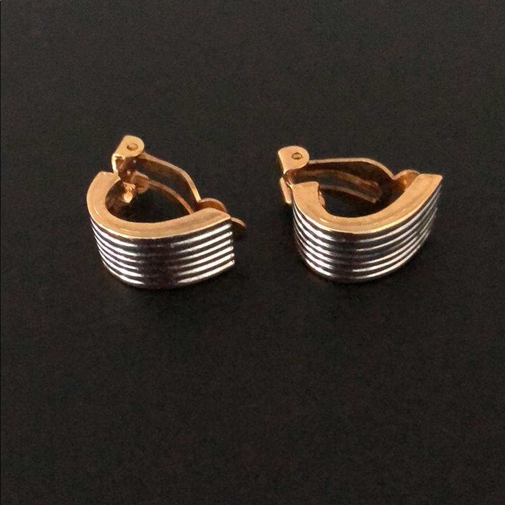 SILVER & GOLD PLATED RIBBED SEMI CIRCLE CLIPONS - Picture 3 of 8